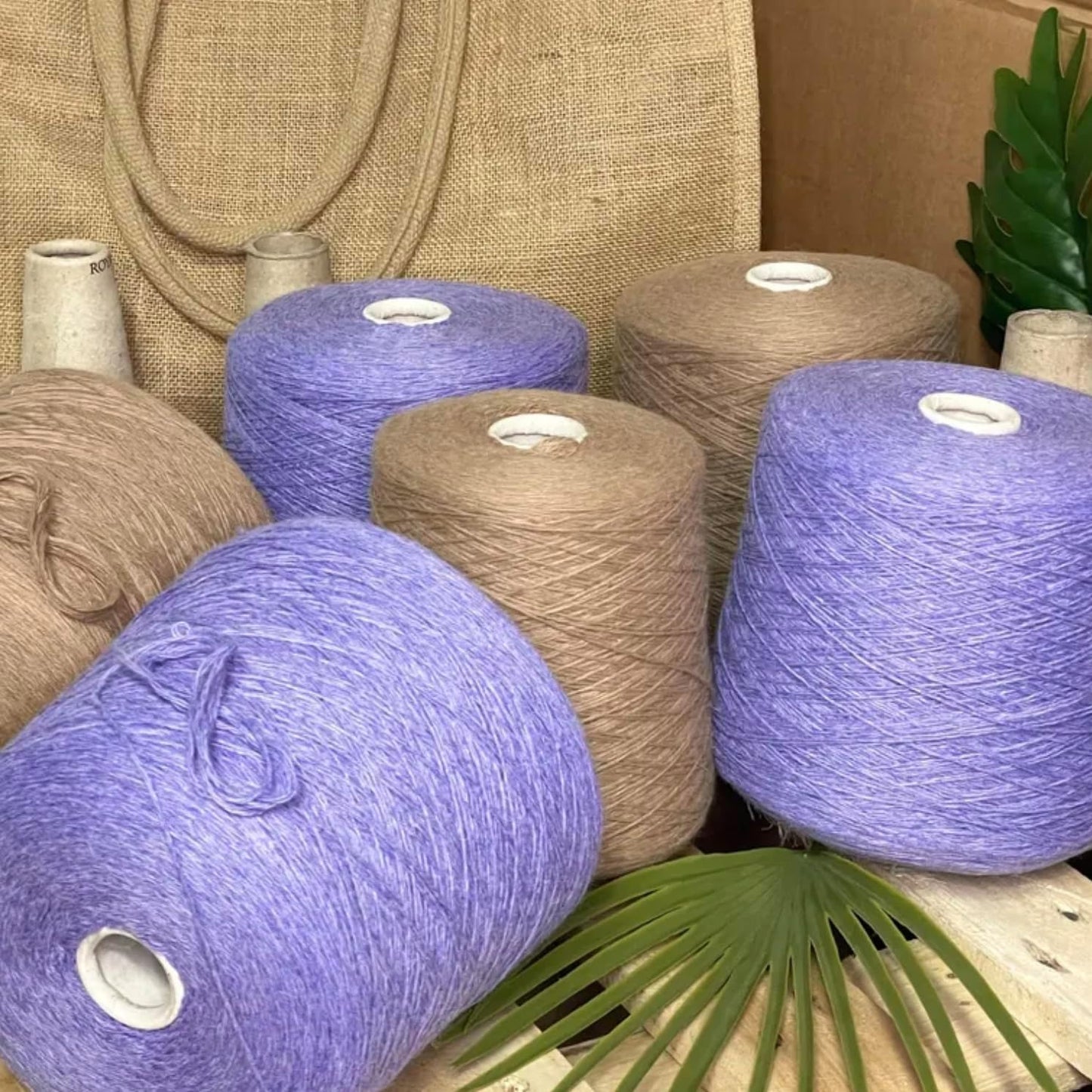 50% Angora, 10% Merino Wool, 40% Polyamide