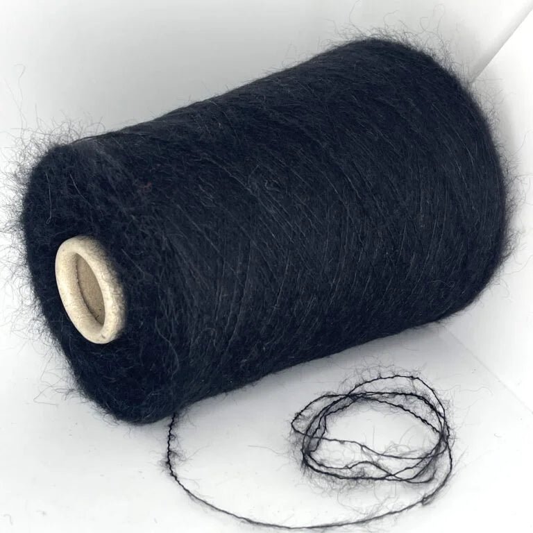 35% Kid Mohair, 5% Wool, 40% Polyamide, 20% Acrylic