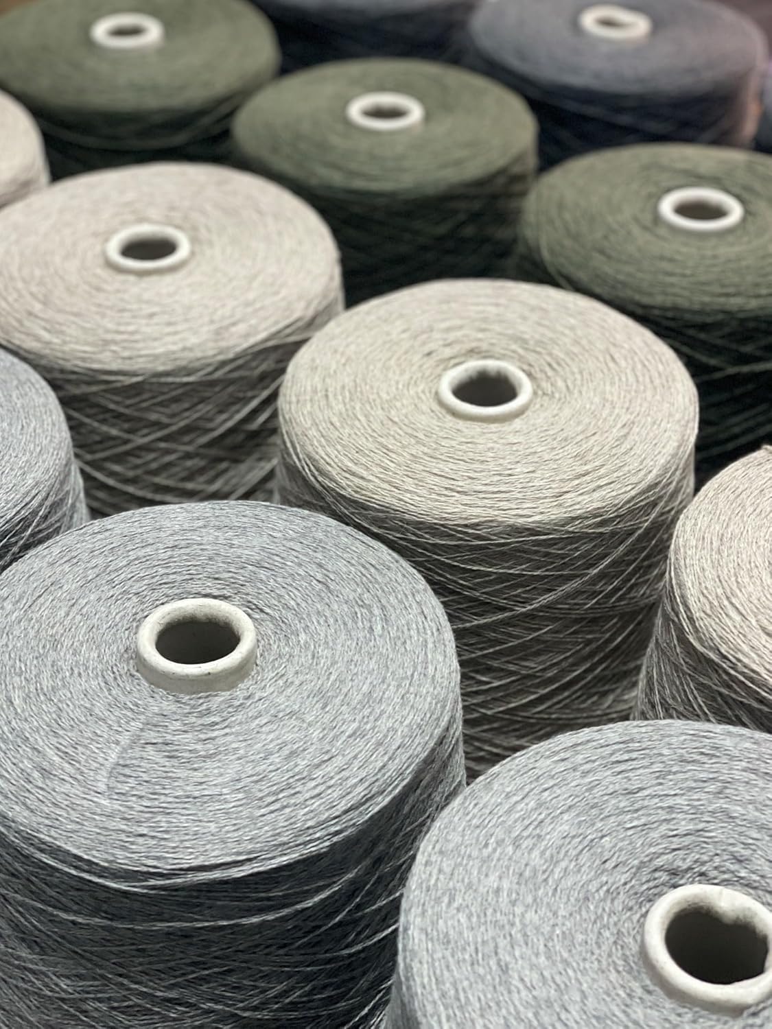40% Baby Yak, 10% Cashmere, 30% Merino Wool, 20% Silk