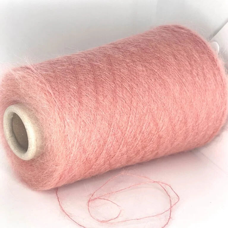 35% Kid Mohair, 5% Wool, 40% Polyamide, 20% Acrylic