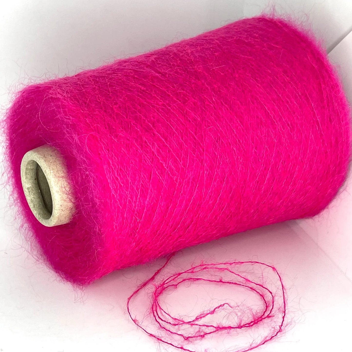 35% Kid Mohair, 5% Wool, 40% Polyamide, 20% Acrylic