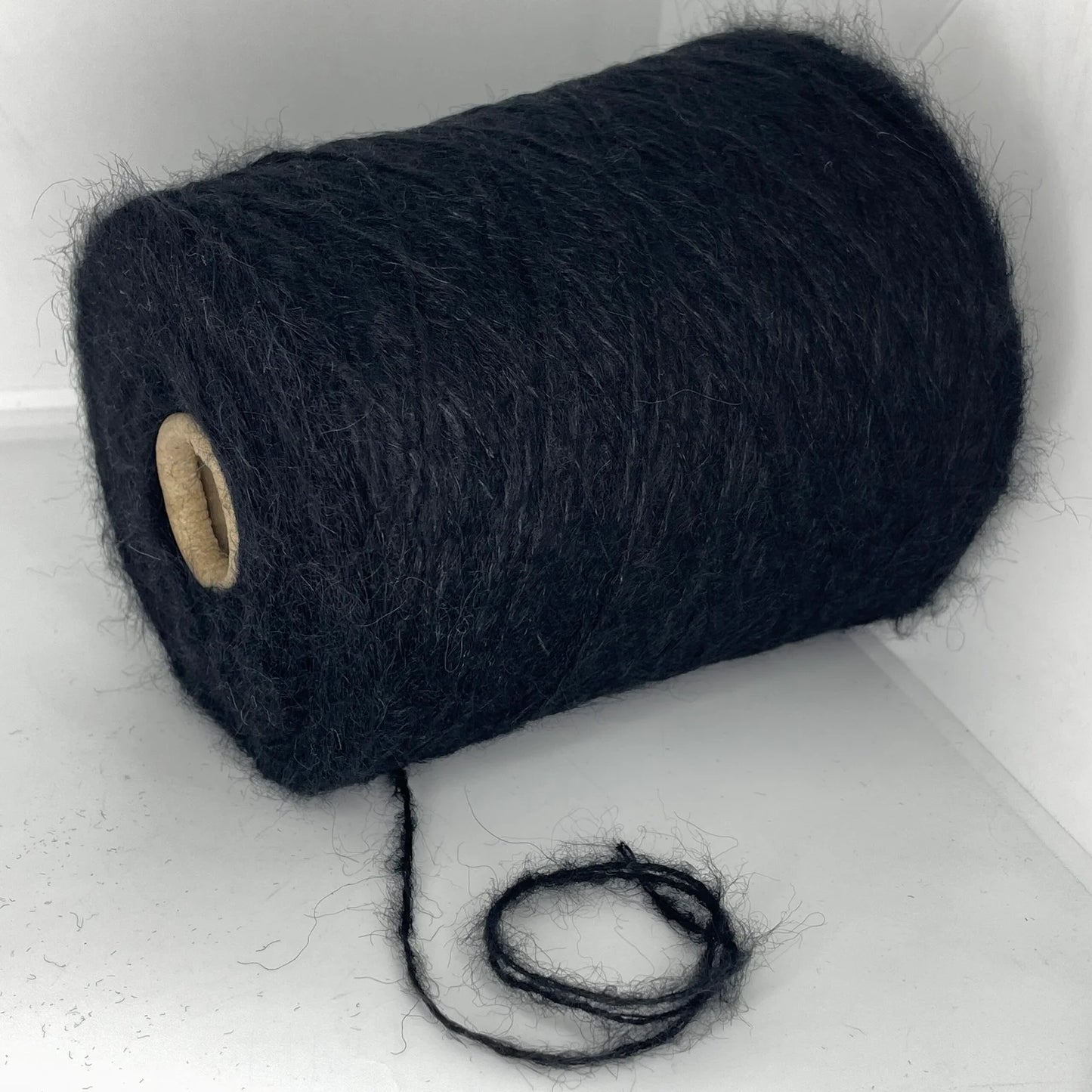70% Baby Suri Alpaca, 30% Polyamide