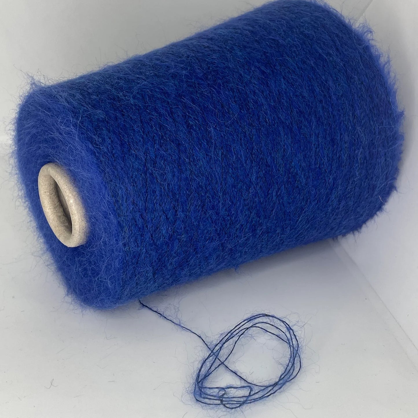 42% Alpaca Superfine, 57% Polyamide, 1% Elastan