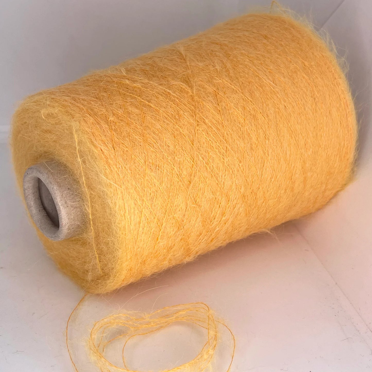 70% Baby Suri Alpaca, 30% Polyamide