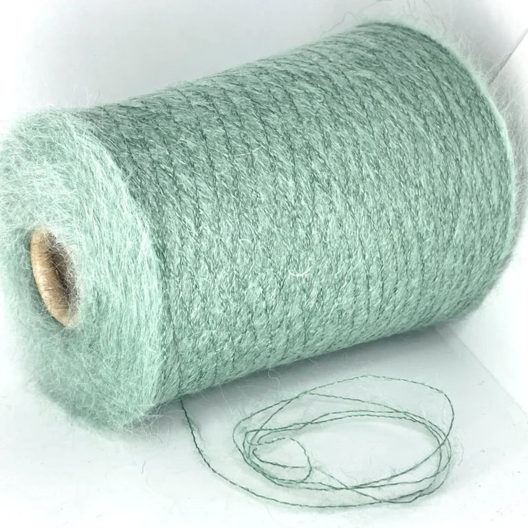 35% Kid Mohair, 5% Wool, 40% Polyamide, 20% Acrylic